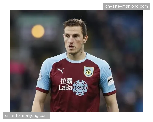 伯恩利弗莱明进球难掩整体低迷,保级压力下战术执行变形 伯恩利弗莱明进球难掩整体低迷,保级压力下战术执行变形